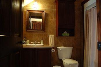 B&B Au Petit Marigot Mont-Tremblant Exterior photo